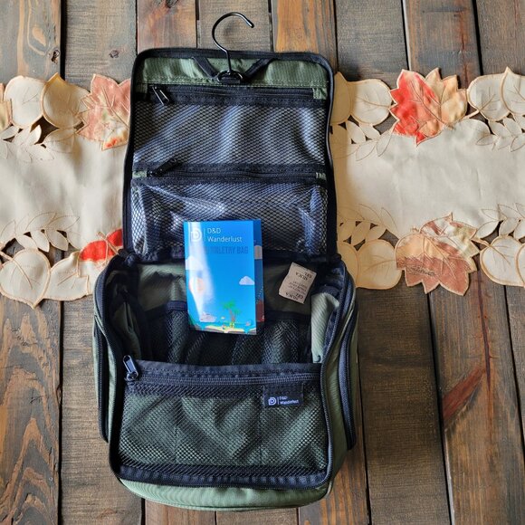 D&D Wanderlust Hanging Toiletry Bag - Picture 2 of 5